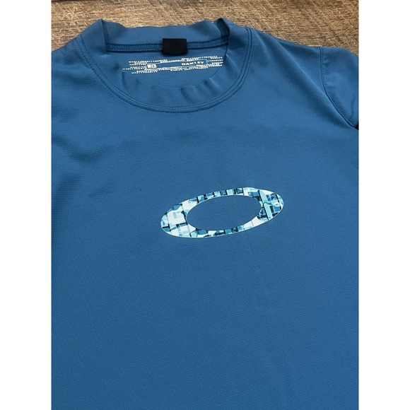Vintage 2006 Oakley Center Logo Vented Tech Tee Blue Digital Camo Medium Y2K - Picture 3 of 11